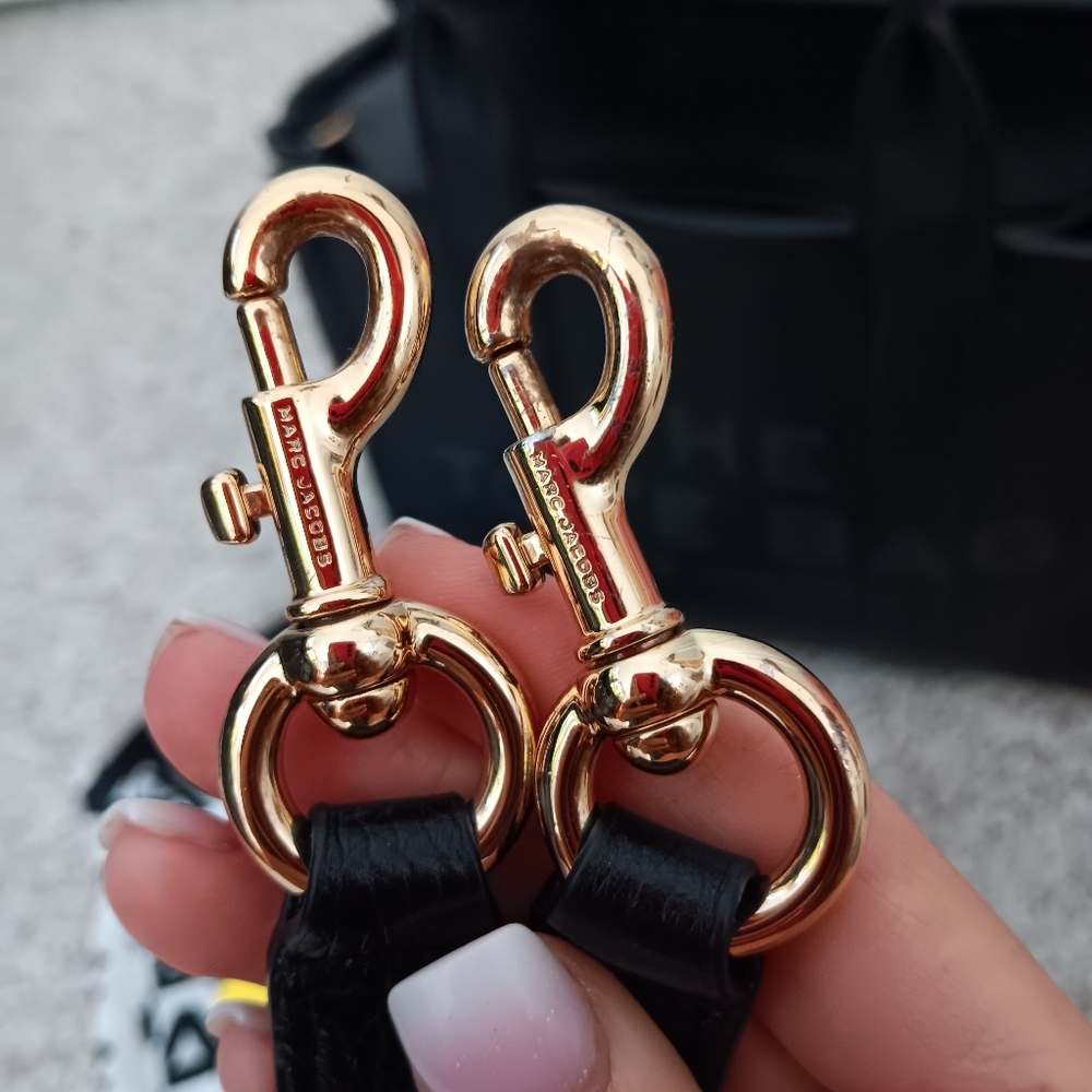 Just Showing ❤️ Marc Jacobs Small Black Leather "The Tote" Bag - Picture 13 of 16